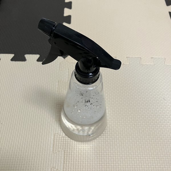 ダイソー 逆さで使えるスプレー容器