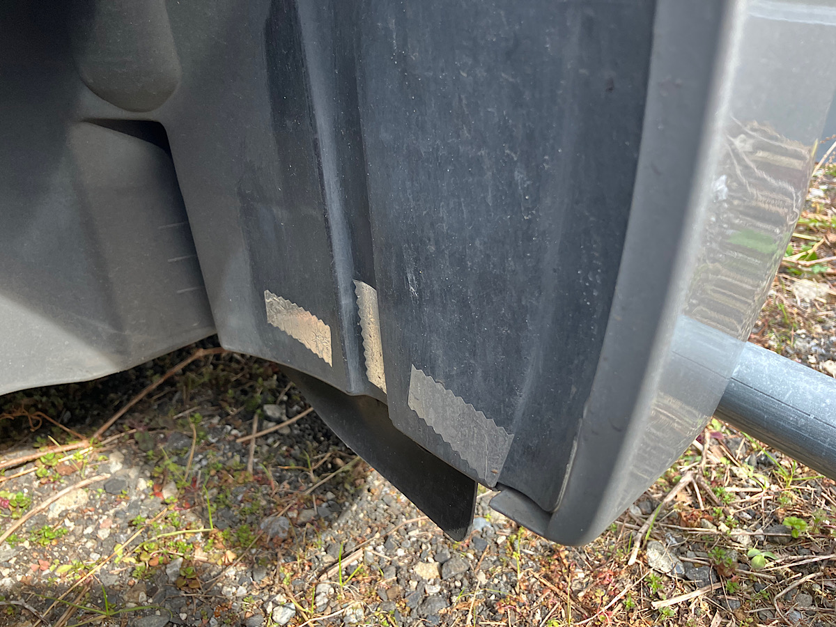 フロントタイヤハウス内のアルミテープ施工例1