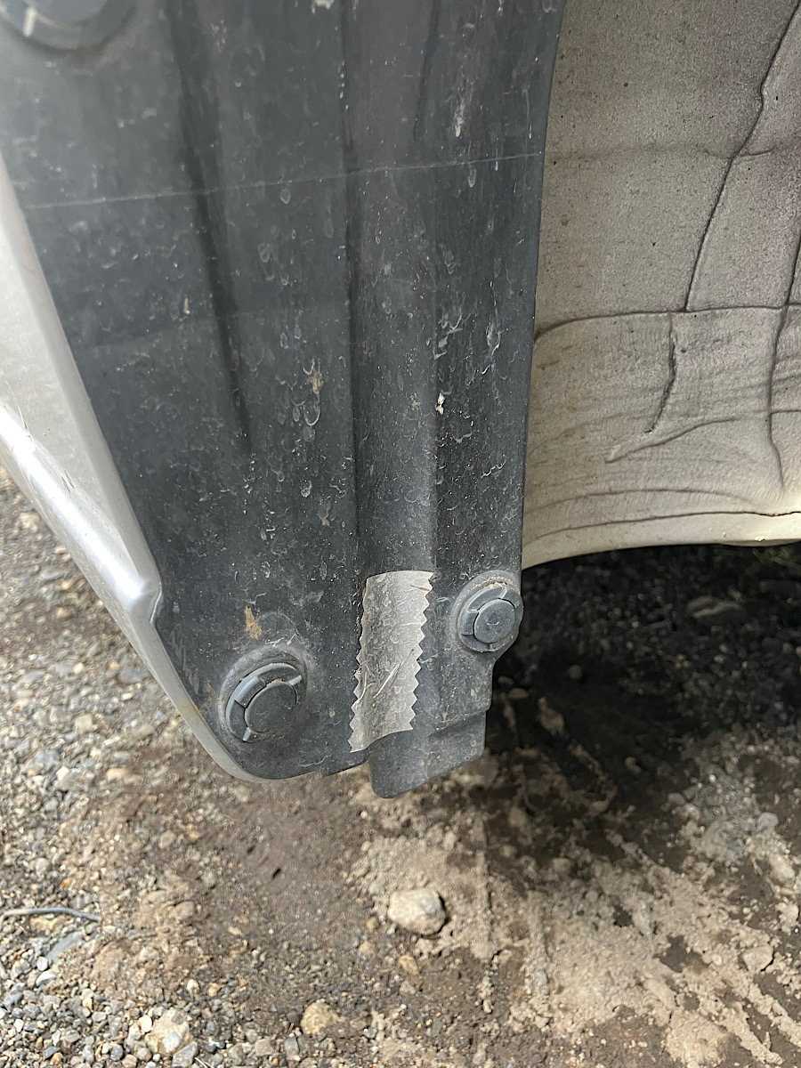 フロントタイヤハウス内のアルミテープ施工例2