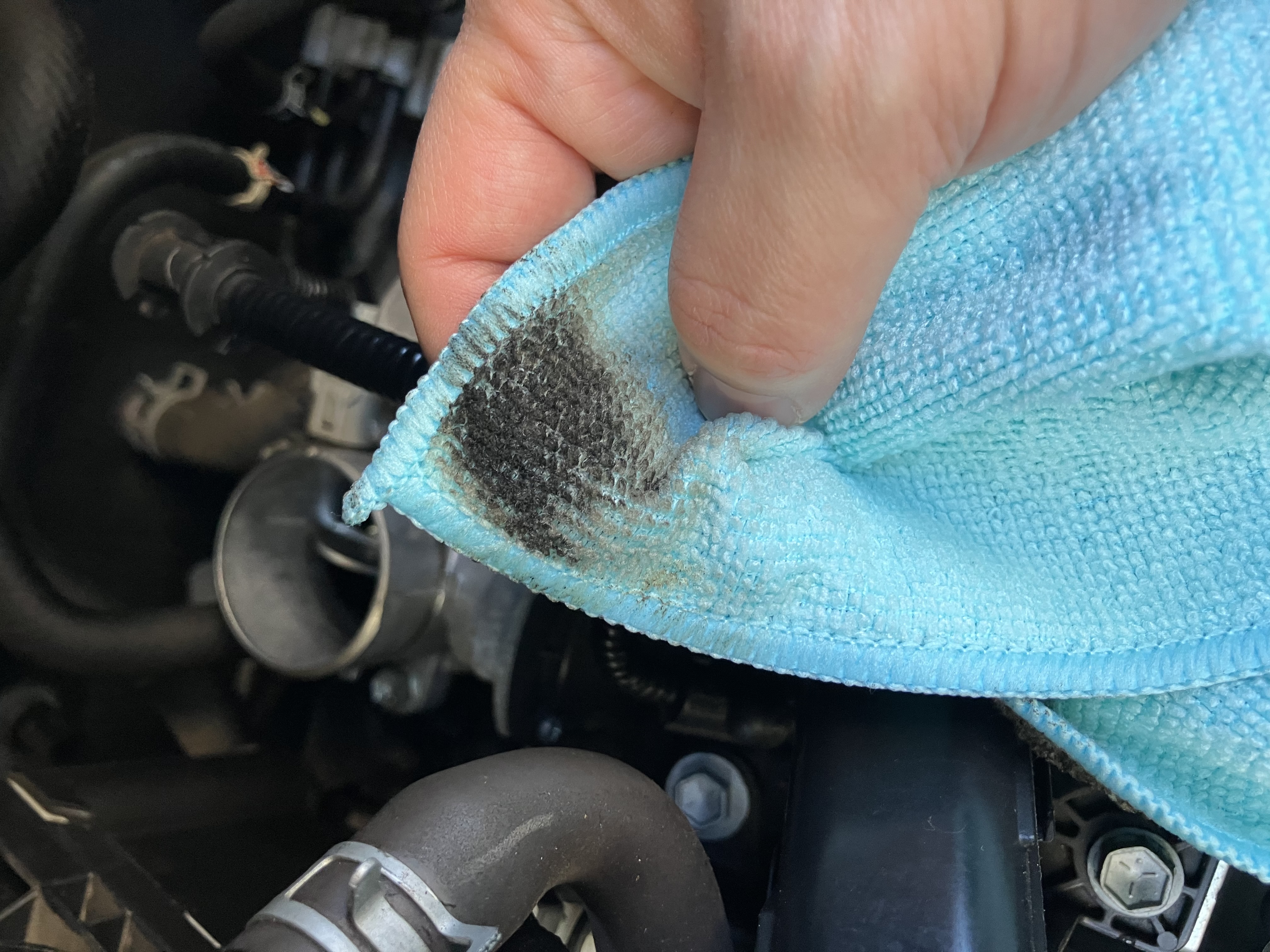 スロットルバルブの汚れ